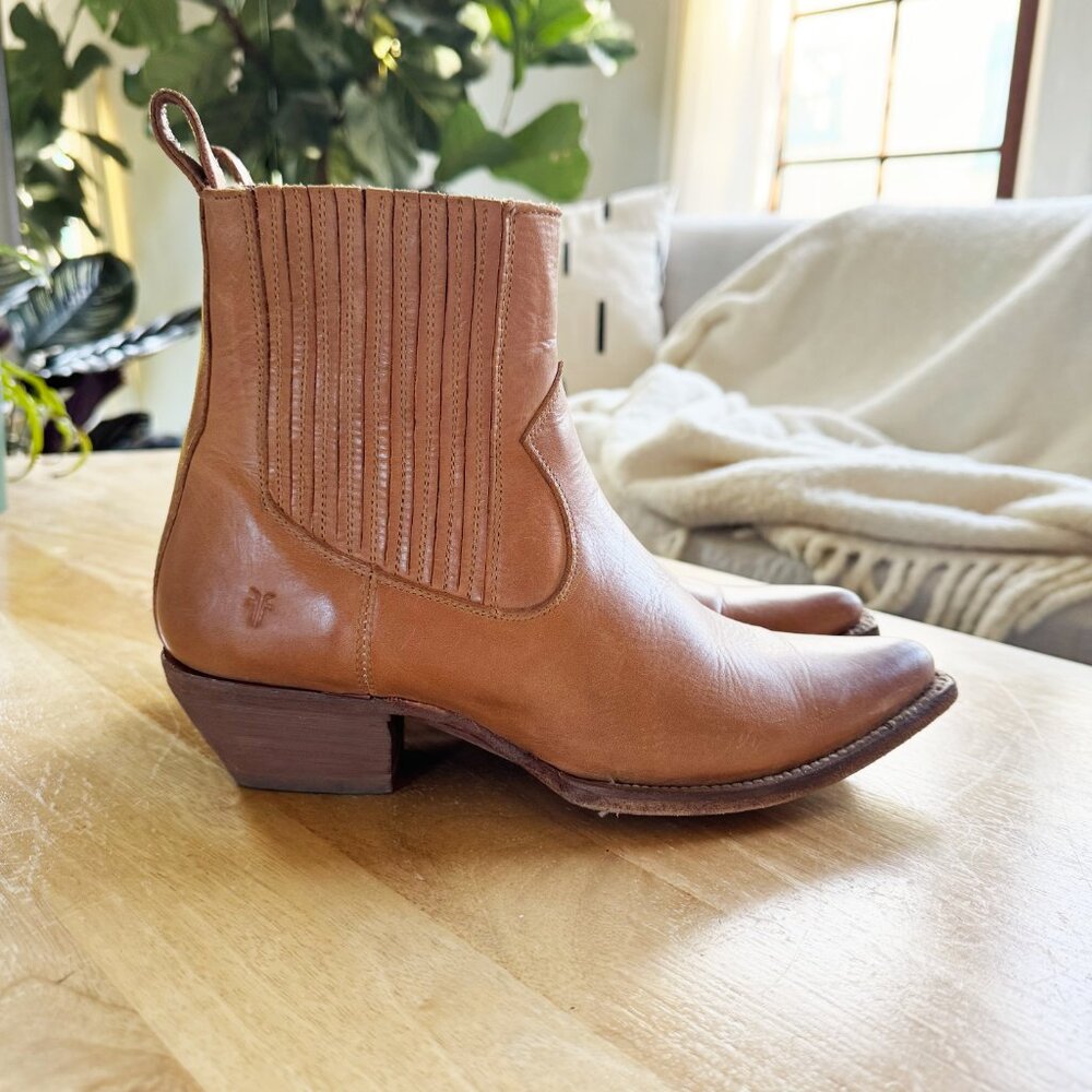 Frye Sacha Western Chelsea Boots — size 9
